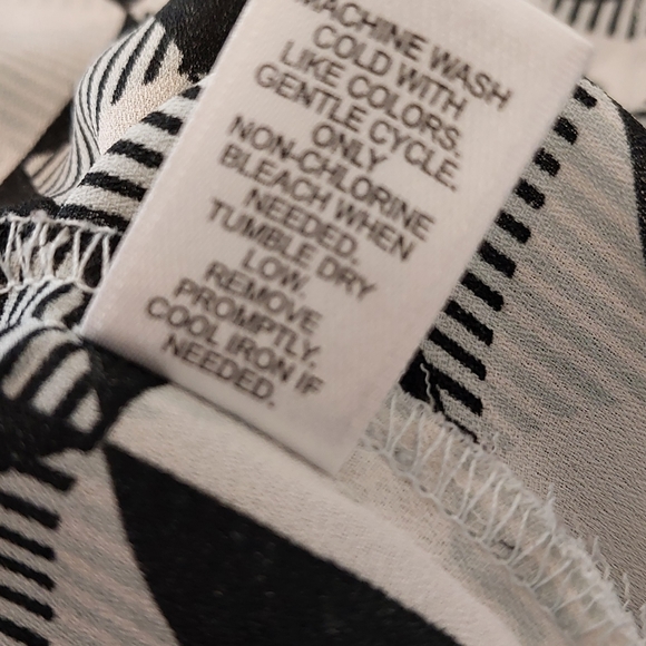 Cato Geometric Blouse Size L - Picture 8 of 10